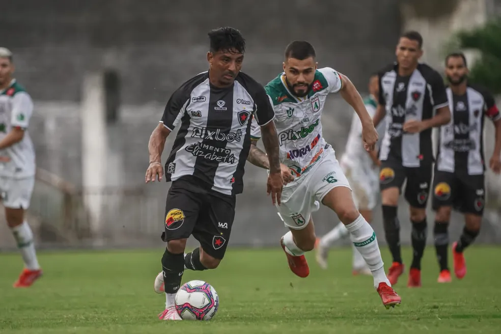 Botafogo-PB sofre gol no fim e volta a empatar, agora contra o Serra Branca