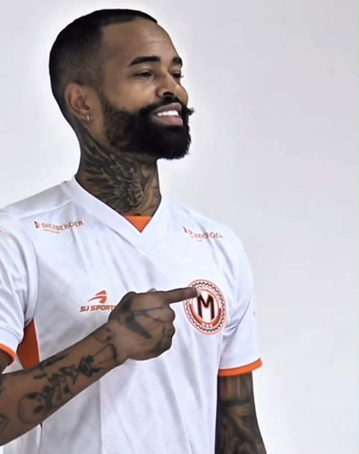 c806d99a-fc14-4b27-9857-6e2d94838c33